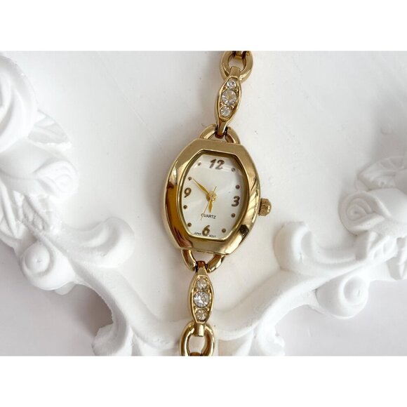 Gold T Oval Bezeled Rhinestone Quartz Vintage Women's Wristwatch - 13mm - WORKS! - Picture 3 of 10